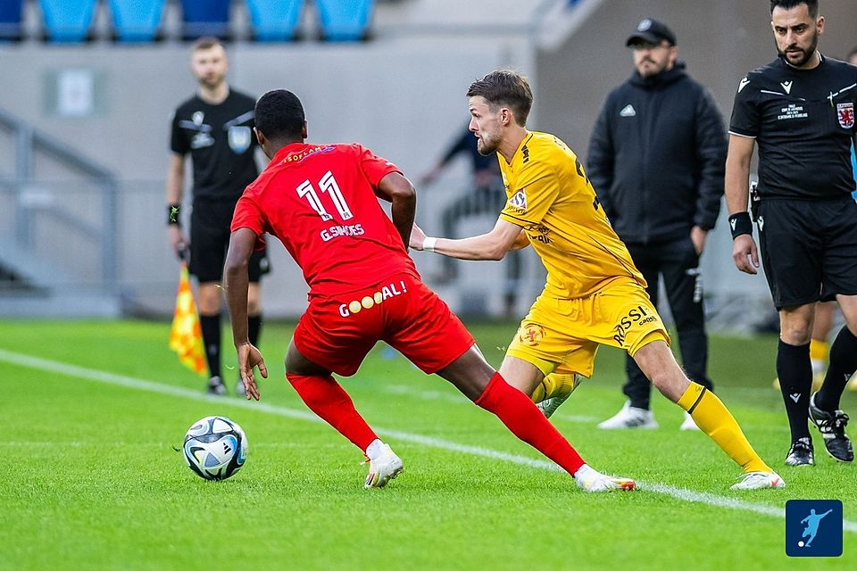 Chris Stumpf (r.), der wieder fit ist, und Co. haben eine sehr hohe Hypothek aus dem Hinspiel zu begleichen