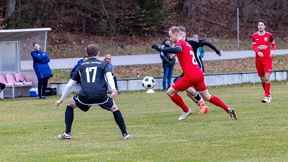 Brachte Kreuth auf die Siegerstraße: Franz Huber (M.) erzielte den ersten der fünf Treffer des FC Real.