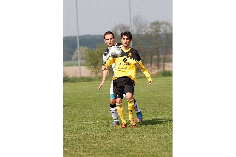 Martin Schnappauf (vorne, hier aus dem Duell FSV Großenseebach gegen FC Herzogenaurach). F: Athina Tsimplostefanaki