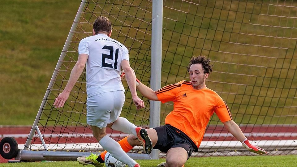 Fußball; Saison 2025/26; Bezirksliga; Relegation; 1. Runde, Hinspiel; 19.05.2026; Lukas Greif vom VfL Denklingen scheitert an Torhüter Dejan Varcakovic vom TSV Zorneding
