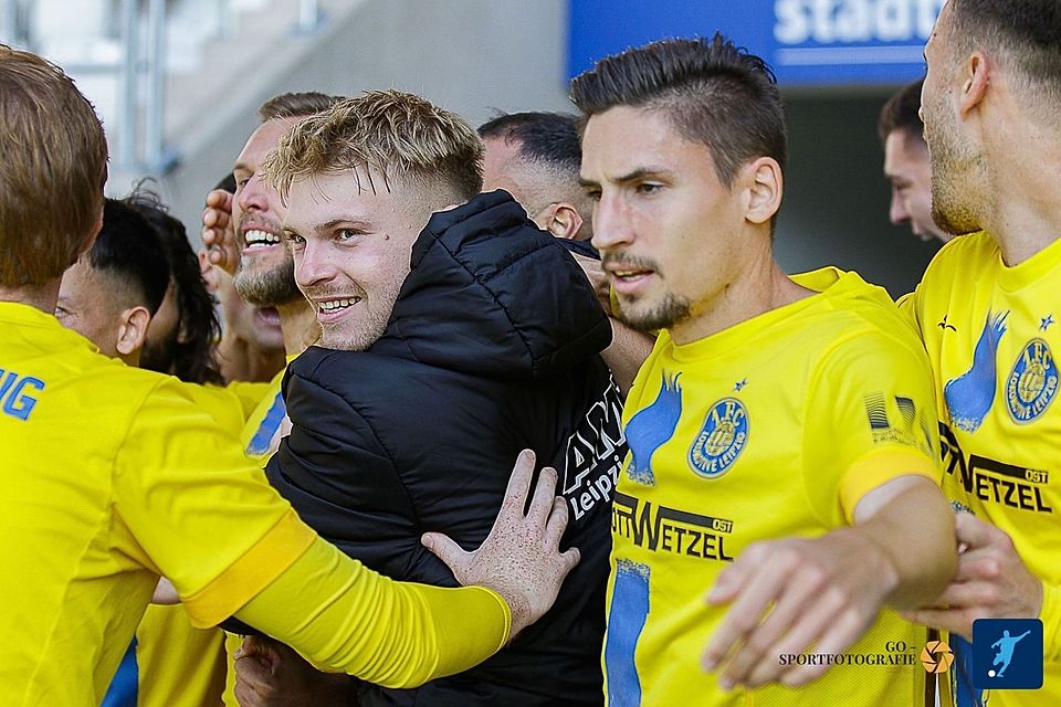 Stefan Maderer (in schwarzer Jacke) ist mit fünf Treffern bislang der Toptorjäger der Leipziger. Stefan Maderer (in schwarzer Jacke) ist mit fünf Treffern bislang der Toptorjäger der Leipziger.