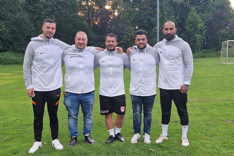 v.l. Spielleiter Fatih Demir, Vorstandsmitglied Yusuf Yilmaz, Co-Trainer Volkan Örken, Vorstandsmitglied Ersin Dalkilic, Cheftrainer Ilker Koc