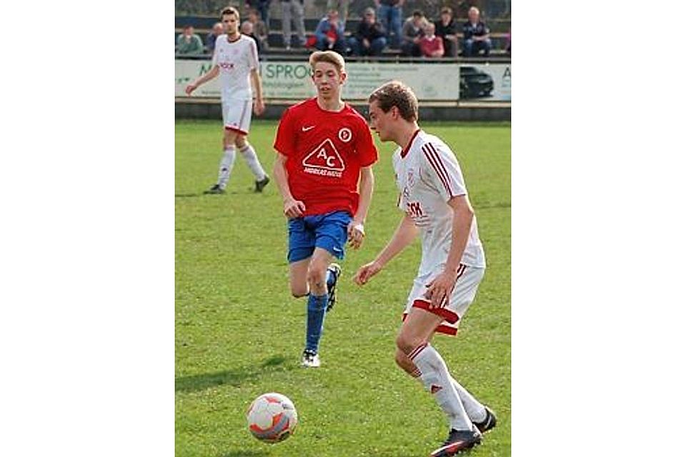 Die Thüler (in Weiß-Rot, hier im Spiel gegen den SV Bösel) treten zum Topspiel an. Steffen Szepanski