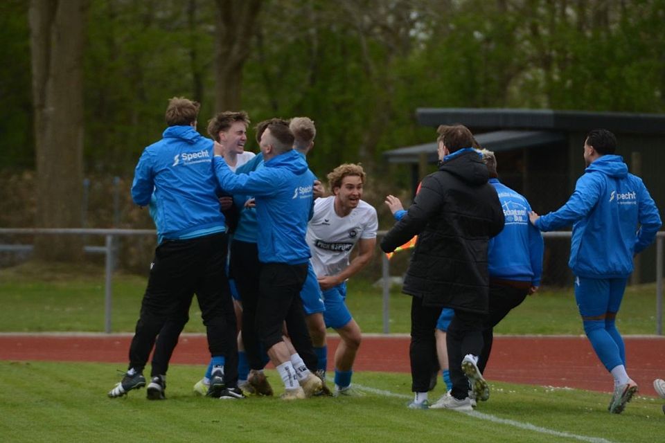 Grenzenloser Jubel über den Verbandsligaaufstieg beim SV Bönebüttel-Husberg.