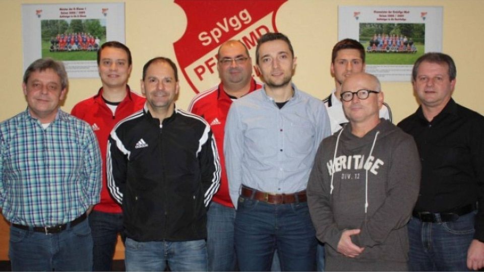 3. Vorstand Gerhard Strehl (von links), stv. Spartenleiter Richard Stich, Alexander Götz, Spartenleiter Stefan Mohaupt, Tobias Bernklau, stv. Spartenleiter Johannes Armer, 2. Vorstand Bernhard Weiß und 1. Vorstand Wolfgang Strehl Foto: SpVgg