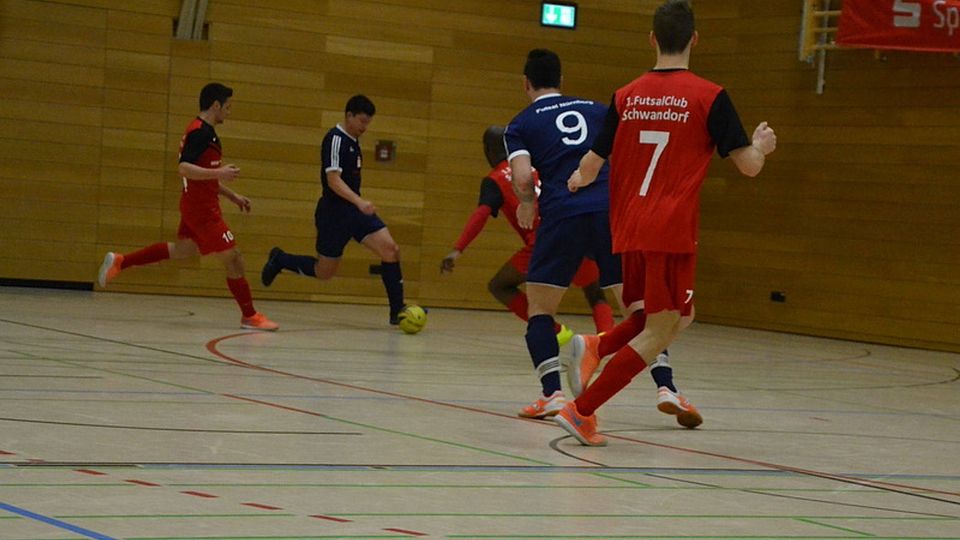 Auch nächste Saison in der Futsal-Regionalliga: BaKi Nürnberg und Torjäger Rafael Canada (am Ball). F: Giesecke
