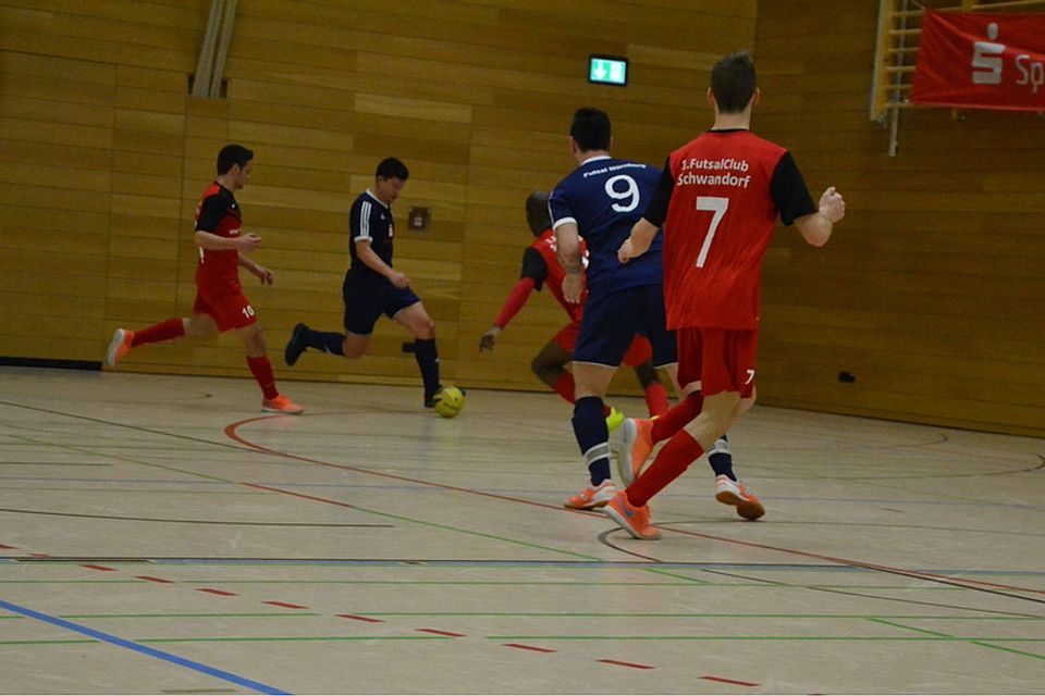 Auch nächste Saison in der Futsal-Regionalliga: BaKi Nürnberg und Torjäger Rafael Canada (am Ball). F: Giesecke