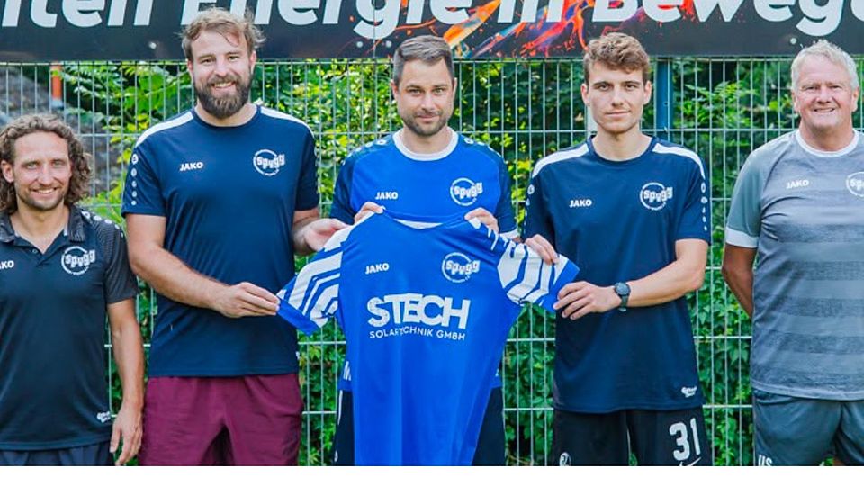 Von links nach rechts: Dennis Jehle von der Sportlichen Leitung der SpVgg. Gundelfingen/Wildtal, Max Meisinger (Cotrainer der II. Mannschaft), Martin Saum (Cheftrainer der II. Mannschaft, Simon Lang (Cotrainer II. Mannschaft) und Uwe Saier (Sportliche Leitung)