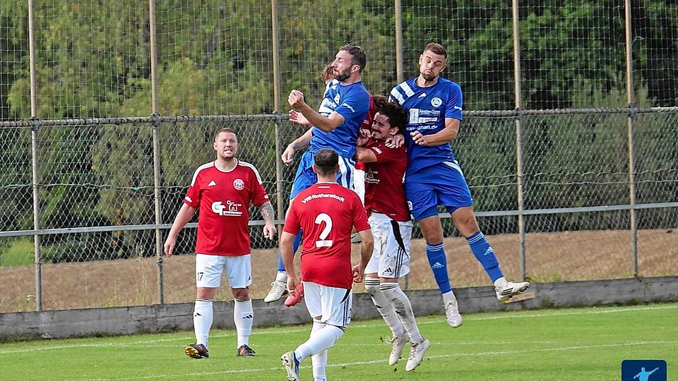 Ligaprimus SV 08 Auerbach (in Blau) spielt bislang eine bärenstarke Saison und führt verdientermaßen das Kreisligaklassement an.