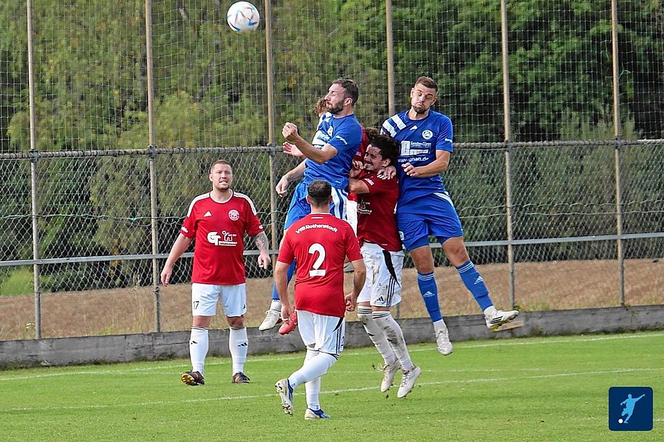 Ligaprimus SV 08 Auerbach (in Blau) spielt bislang eine bärenstarke Saison und führt verdientermaßen das Kreisligaklassement an.