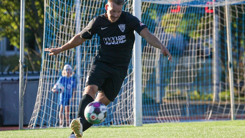 Ruhepol am Ball: Der Zeller Adrian Fischer zählt in Weil derzeit zum Stammpersonal. | Foto: Matthias Konzok