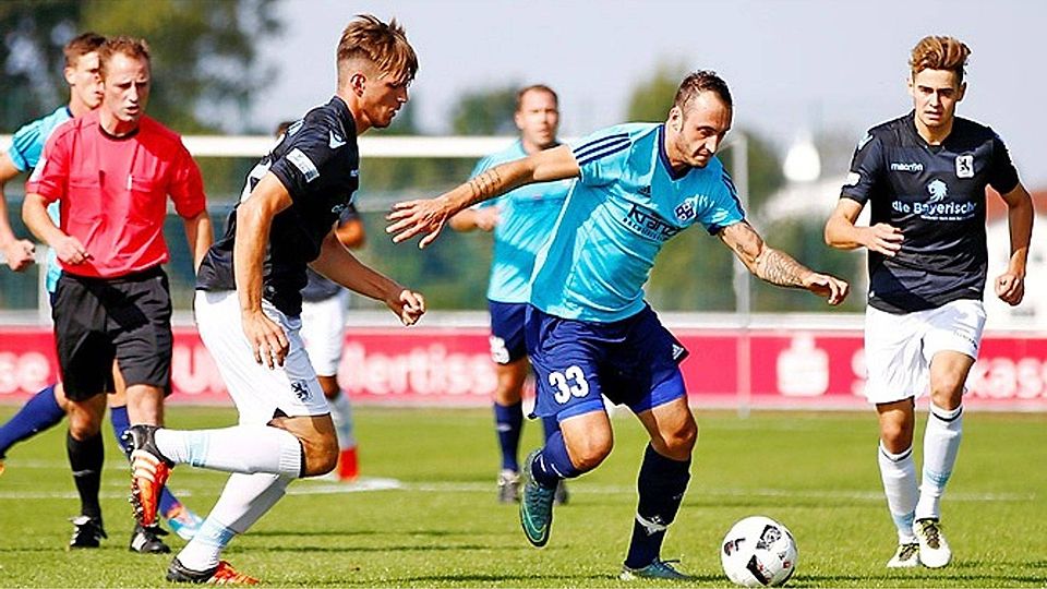 Bayernliga-Aufsteiger Schwaben Augsburg hat Torjäger Michael Geldhauser (Mitte) vom FV Illertissen verpflichtet.  Foto: Alexander Kaya