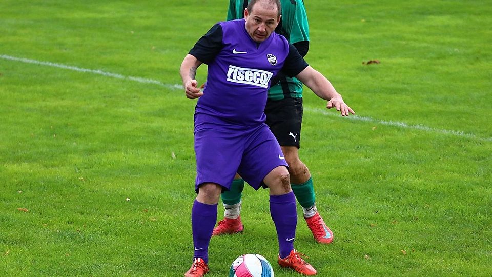 „Altstar“ Markus Gschlößl und der ASV Undorf sind unter Flutlicht gegen Painten gefordert.