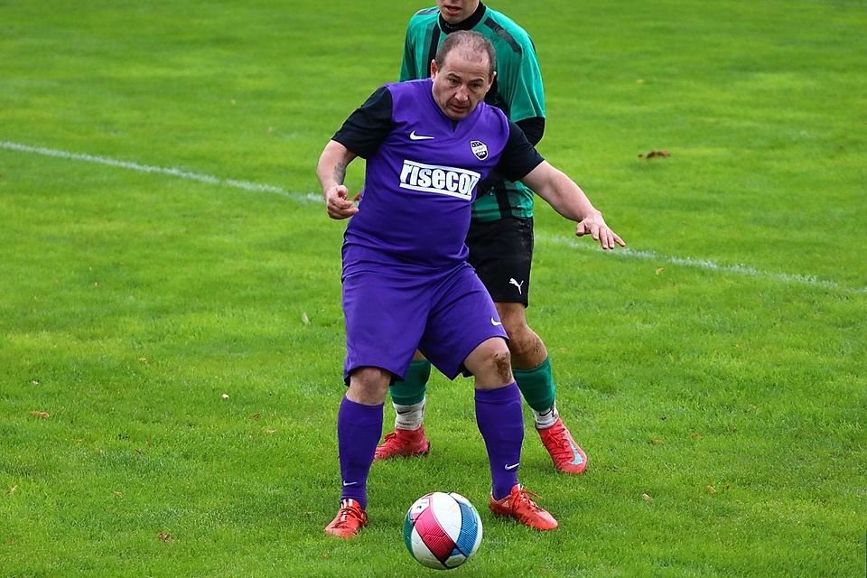 „Altstar“ Markus Gschlößl und der ASV Undorf sind unter Flutlicht gegen Painten gefordert.