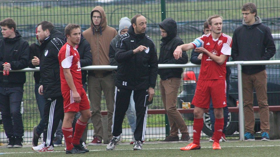 Trainer Olive Köther (Mitte) will wieder zurück in die Erfolgsspur.