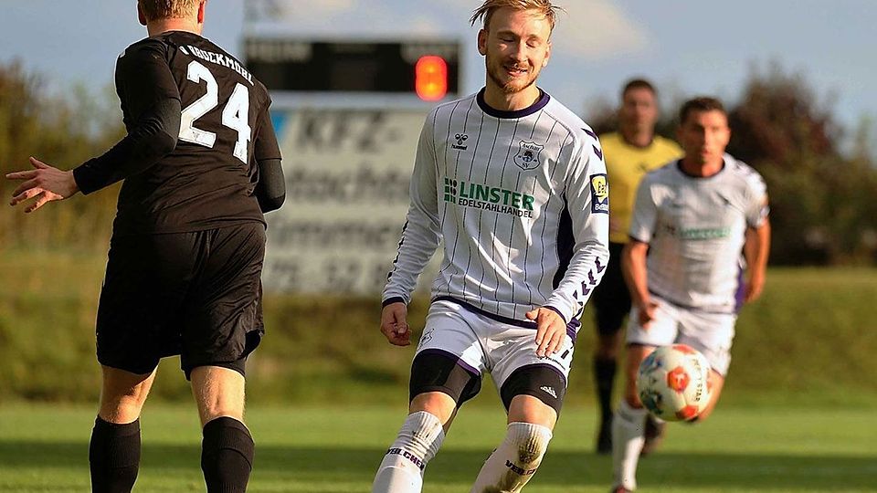 Tobias Bloier (l.) traf im Hinspiel gegen den TSV Peterskirchen zum Sieg.