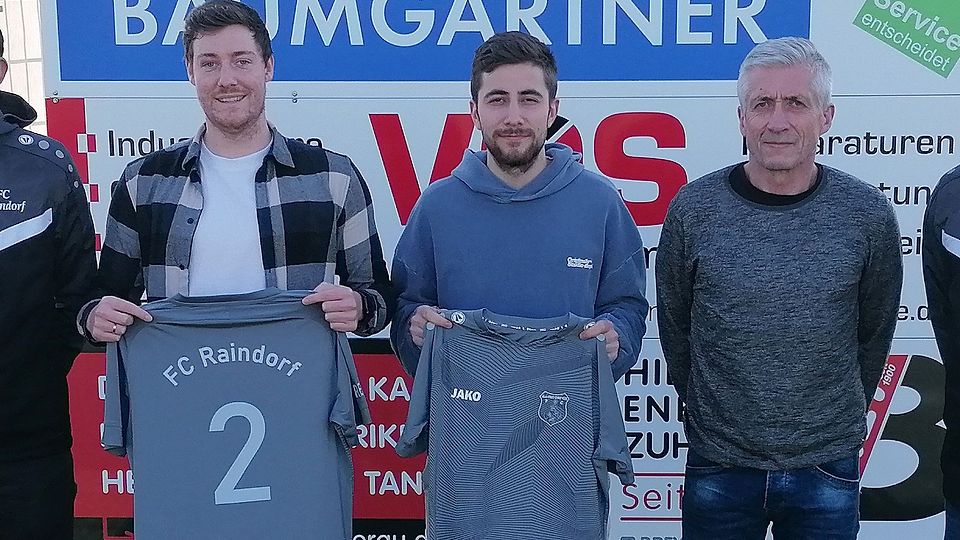 Neue Gesichter beim FC Raindorf (von links): Die Neuzugänge Stefan Pongratz und Sandro Brey sowie der künftige Cheftrainer Karl-Heinz Pittoni.