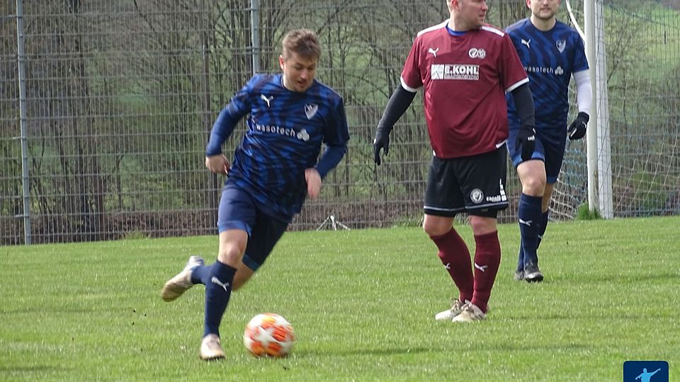 Spitzenspiel für den SV Freudenberg (in Blau): Der Tabellenzweite aus Schmidmühlen gibt sich die Ehre in Runde 22.