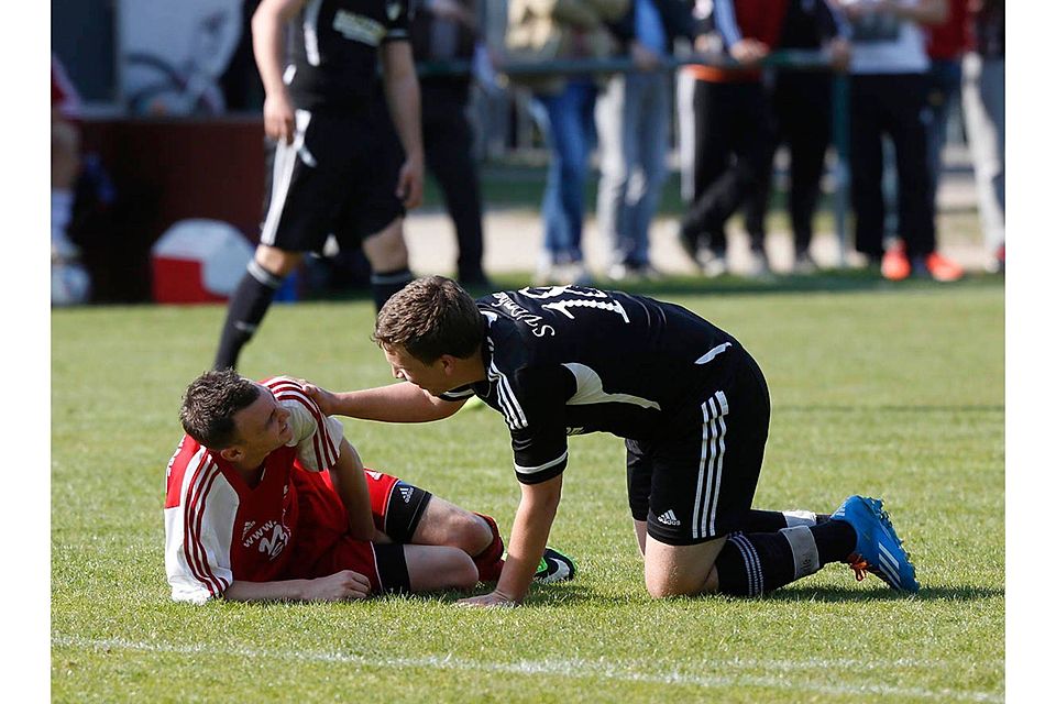 Der TSV Katzwang (li.) kann machen, was er will, freuen darf sich immer der Gegner. F: Hippel