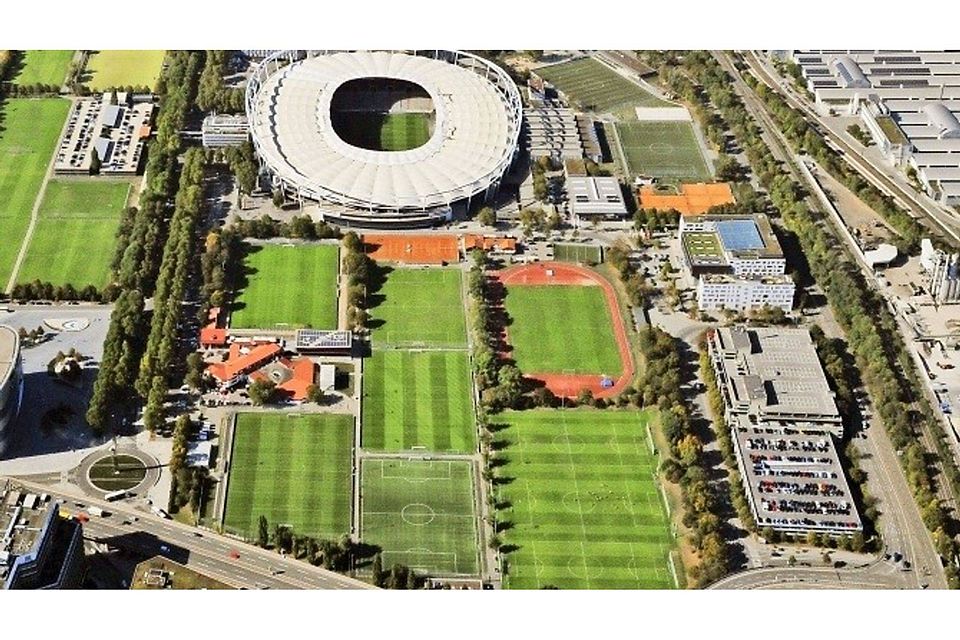 Der Cannstatter Neckarpark aus der Luft: Unterhalb des Stadions befindet sich das Clubgelände des VfB Stuttgart. Foto: Storck
