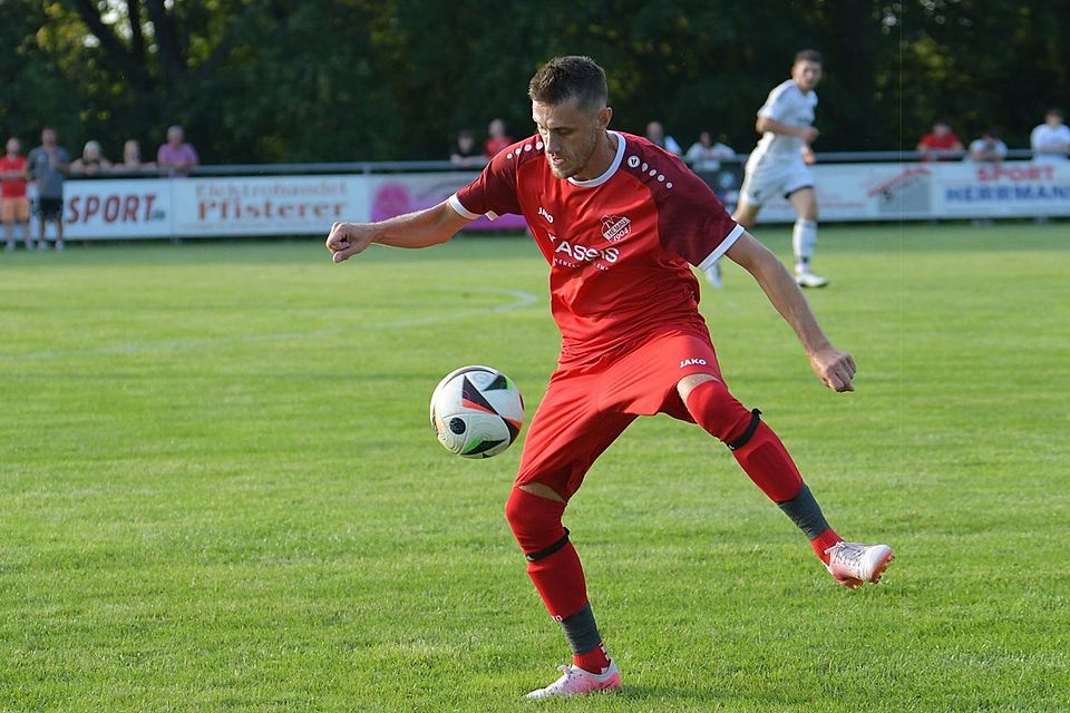 Spielertrainer Urban Wazlawik, hier im Trikot des TV Hemau, begibt sich bei der SpVgg Willenhofen auf Abschiedstour.