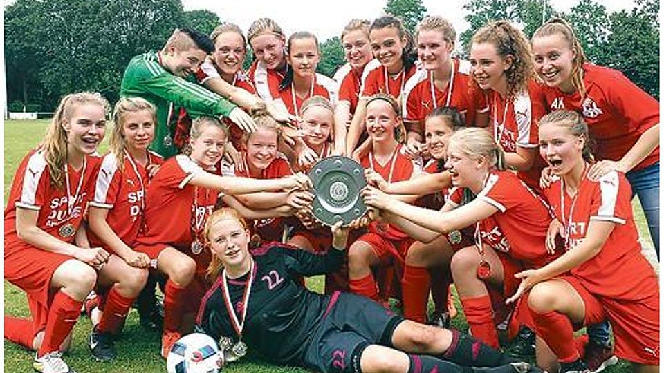 Haben beim Feiern langsam den Dreh raus: Die SG schnappte sich in dieser Saison nun auch Titel Nummer drei. Verein