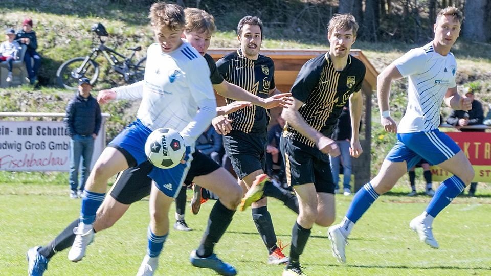 Jede Menge gefährliche Angriffe zeigte der TSV Hartpenning (in Weiß) bei seinem 8:0-Erfolg beim einem überforderten SV Bayrischzell.