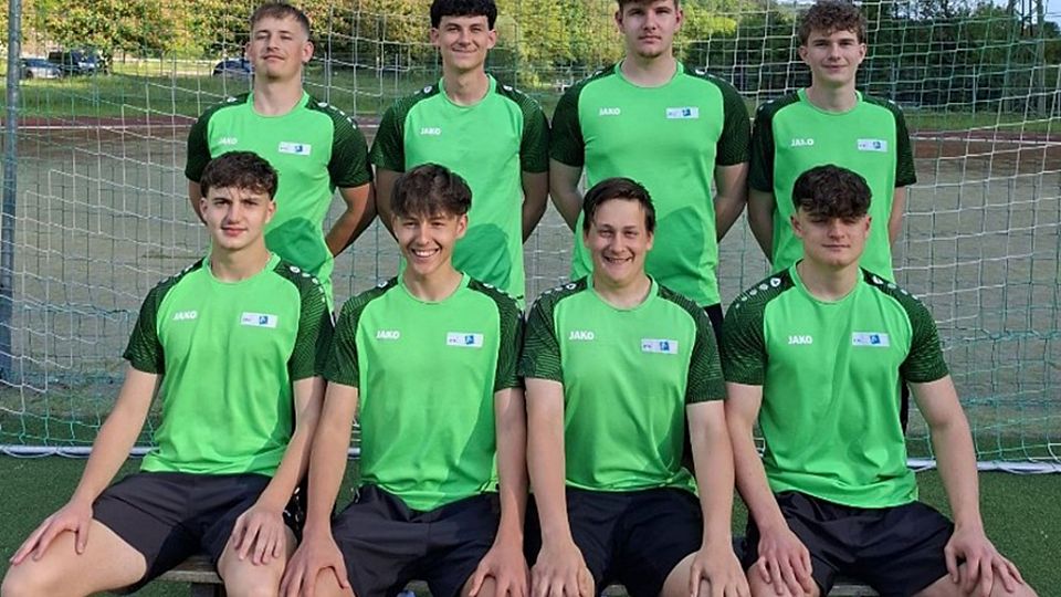 Stehend (von links): Nick Karle, Max Waßmer, Tom Lenz und Max Lauer; sitzend (von links): Nico Dreher, Jonas Lex, Raphael Behringer und Lionel Rieckman | Foto: FC Hausen