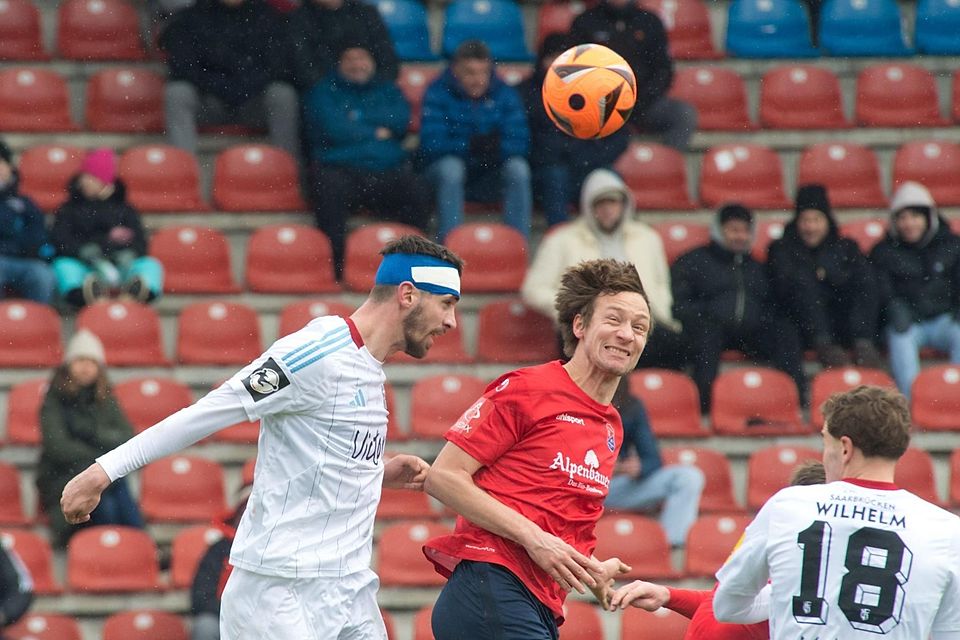 spvgg unterhaching, rot, gegen 1.fc saarbrücken tim knipping