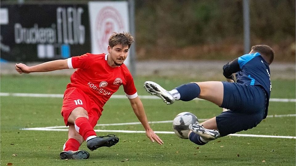 Löffingens Silas Vogt (links) steht mit dem FC Löffingen auf dem siebten Platz. 