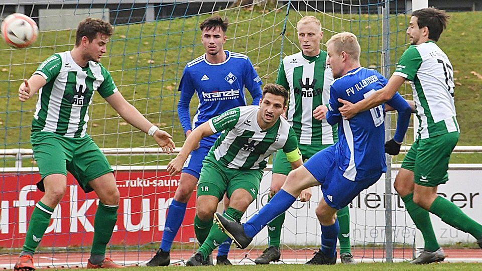 Ohne Kapitän Tiemo Reutter (Mitte) muss der FC Gundelfingen in den kommenden Wochen auskommen.