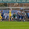 Die Dornacher Führung: Lorenz Scholz (3.v.l.) köpft zum 1:0 ein. Sebastian Mandler, Kilian Stenzel, Torwart Michael Hierl, Maximilian Hintermaier, Thomas Hinterwimmer, Max Birnbeck,  Karim Howlader und Manuel Wagatha (v.l.) können nur zuschauen.