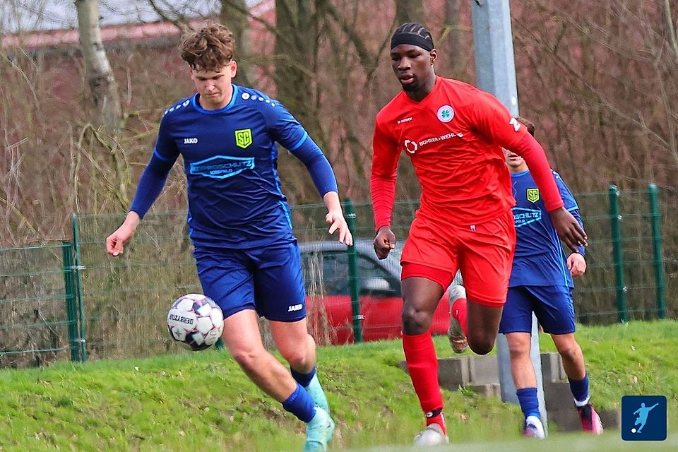  Daniel Gorden Raul (r.) stürmt jetzt für Sonsbeck. 