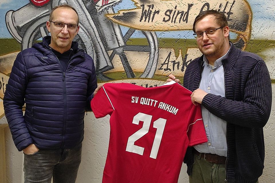 Freuen sich auf die künftige Zusammenarbeit: Holger Karp (l.) und der sportliche Leiter Oliver Prause.