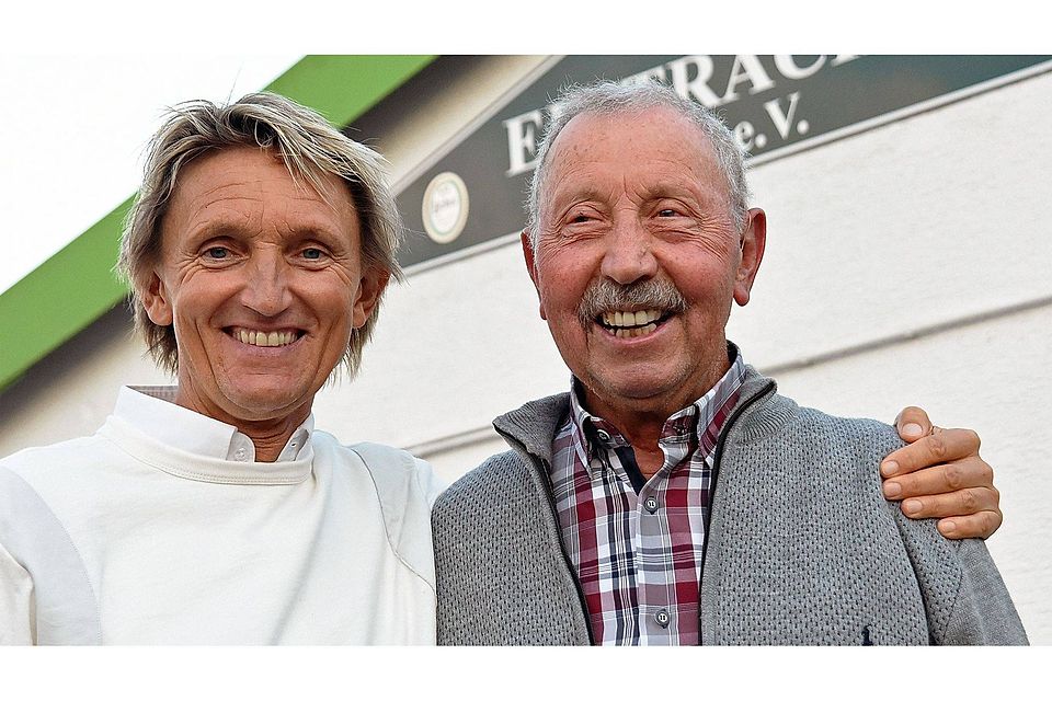 Ex-Profi Mike Kahlhofen (links) und sein erster Jugendtrainer Günter Engelhardt (Eintracht Oberursel).	Foto: jf