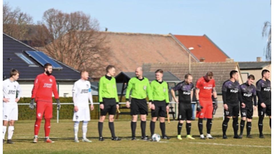 Edelweiß Arnstedt und Blau-Weiß Farnstädt trafen sich zum Re-Start der Verbandsliga.