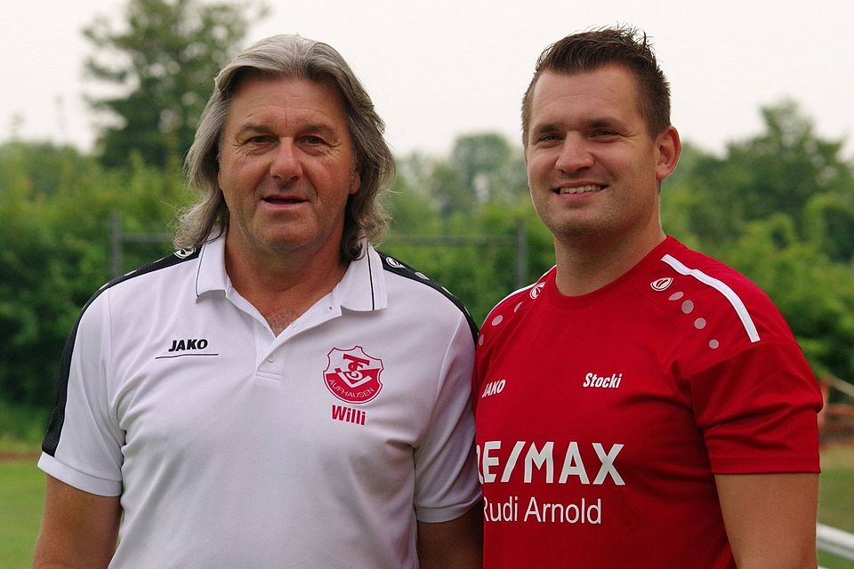 Aufhausens Trainer Christoph Stocker (r.) und sein Co-Trainer Willi Hetznecker sind mit dem TSV fast am Ziel.