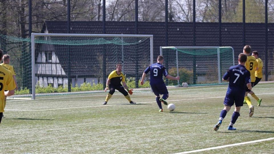 Beim 5:0 gegen Glane III zeigte sich Kloster Oesede III (in blau) äußerst treffsicher. Gelingt im Topspiel gegen Hankenberge-Wellendorf II der nächste Coup? Foto: Benedict Jung