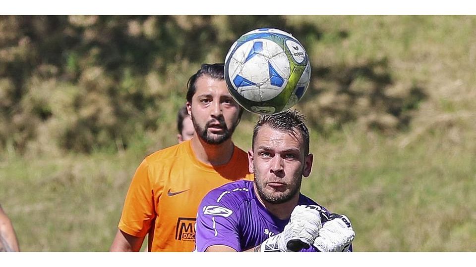 Aufsteiger SSV Haigerseelbach hat den bisherigen Tabellenvierten SSV Wissenbach überraschend hoch besiegt und seinen dritten Saisonsieg gefeiert. An Torhüter Marcel Georg gab es für die Gäste kaum ein Vorbeikommen. Foto: Lorenz Pietzsch Aufsteiger SSV Haigerseelbach hat den bisherigen Tabellenvierten SSV Wissenbach überraschend hoch besiegt und seinen dritten Saisonsieg gefeiert. An Torhüter Marcel Georg gab es für die Gäste kaum ein Vorbeikommen. Foto: Lorenz Pietzsch © Lorenz Pietzsch