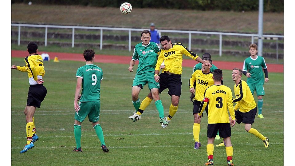 Der FC Kosova (gelbe Trikots) feiert einen 6:2-Triumph gegen Lorenzen und klettert auf Platz eins. F: Brüssel