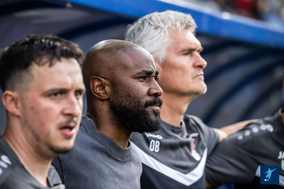 Nach dem Pokalsieg musste Yannick Kakoko (M.) seinen Platz in Differdingen räumen