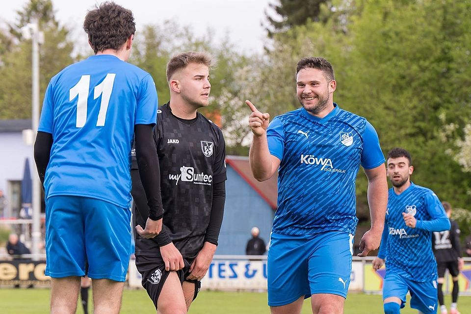 Die Ettmannsdorfer Zweite kam am Sonntag aus dem Feiern gar nicht mehr heraus.