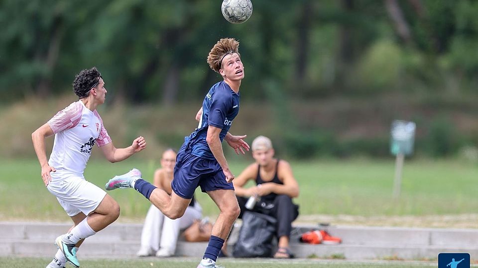 Germania Eberstadt (Blaue Trikots) und der FV Eppertshausen standen sich im Sommer im Testspiel gegenüber. Unter andrerem diese beiden Teams bekommen nun wegen fehlendem Schiedsrichter-Pflichtsoll Punkte abgezogen.