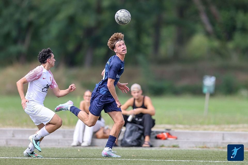 Germania Eberstadt (Blaue Trikots) und der FV Eppertshausen standen sich im Sommer im Testspiel gegenüber. Unter andrerem diese beiden Teams bekommen nun wegen fehlendem Schiedsrichter-Pflichtsoll Punkte abgezogen.