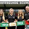 Das neue Trainertrio: Abteilungsleiter Alfredo Sansone (r.) begrüßt (v. l.) Sophia Buchhauser, Katharina Blank und Nadine Kutscher.