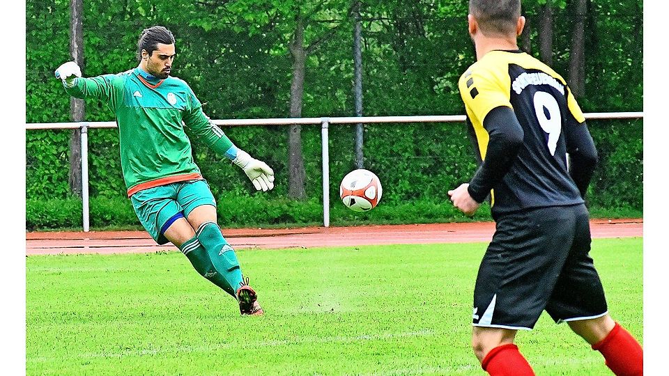 Zurzeit steht Hüsrev Kop noch beim FC Stuttgart-Cannstatt im Tor. Doch es deutet einiges darauf hin, dass der Keeper am Saisonende zu N.A.F.I. wechselt. Foto: Günter E. Bergmann