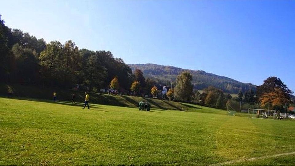 Großschönau muss seine Heimspiele aktuell in Jonsdorf austragen und will die Tabellenführung verteidigen.