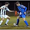 Erneuter Abstiegskampf: Der TV Fränkisch-Crumbach (rechts Marcel Walter, hier im Zweikampf mit dem Philipp Strat vom TSV Günterfürst) muss in der Fußball-Kreisoberliga einmal mehr um den Klassenerhalt bangen.	Foto: Herbert Krämer