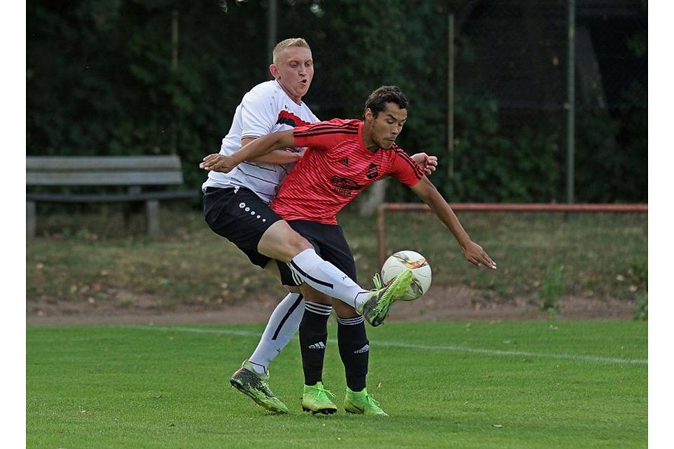 Standen sich schon am vergangenen Sonntag beim Finale des Eichbaum-Cups gegenüber: Herrnsheims Jakob Keil und der Gimbsheimer Pascal Renner.	Foto: BilderKartell/Christine Dirigo