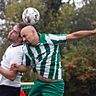 Kopf an Kopf kämpfen Michael Leon Crone (Eintracht Rüsselsheim, links) und Patrick Ferreira (SV Klein-Gerau) um den Ball. Das Pokalspiel ist aber eine klare Sache, die Klein-Gerauer siegen mit 4:0.	